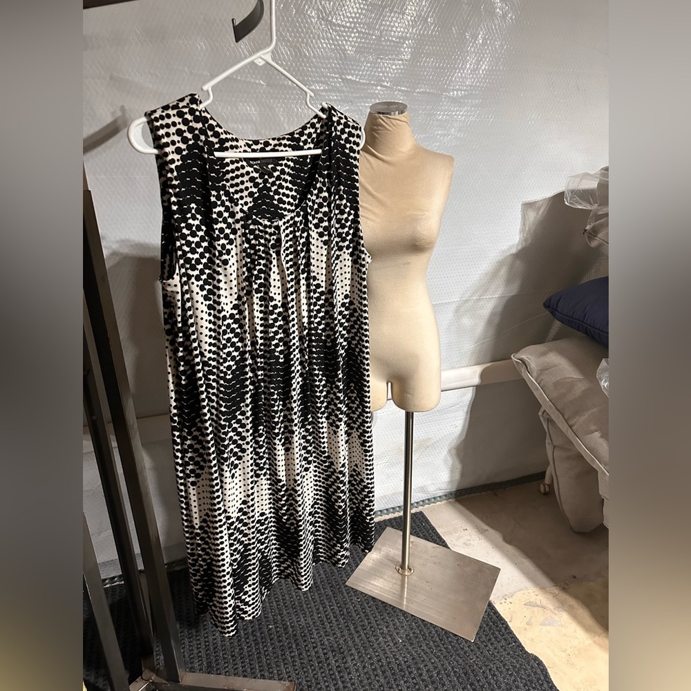 Chic Black and White Geometric Midi Dress